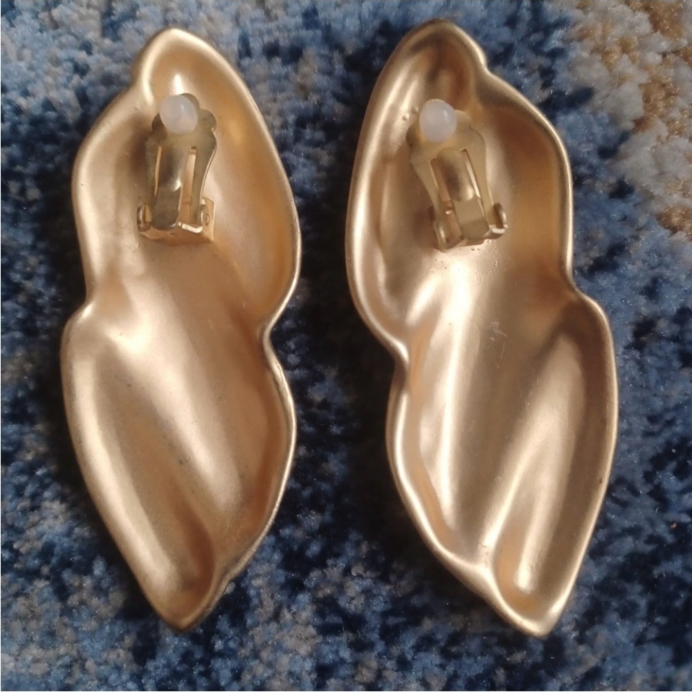 Vintage Retro Enamel Twist Clip  Earrings - Picture 3 of 4